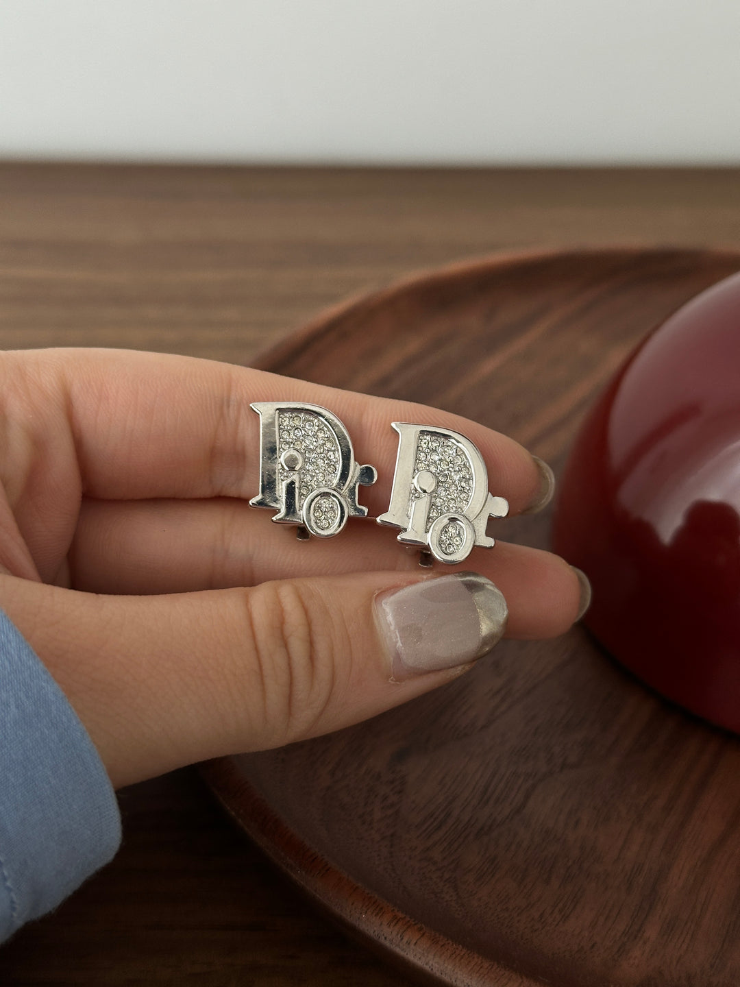 DIOR Crystal Logo Earrings – Sparkling Letter Design × Chic & Versatile ✨