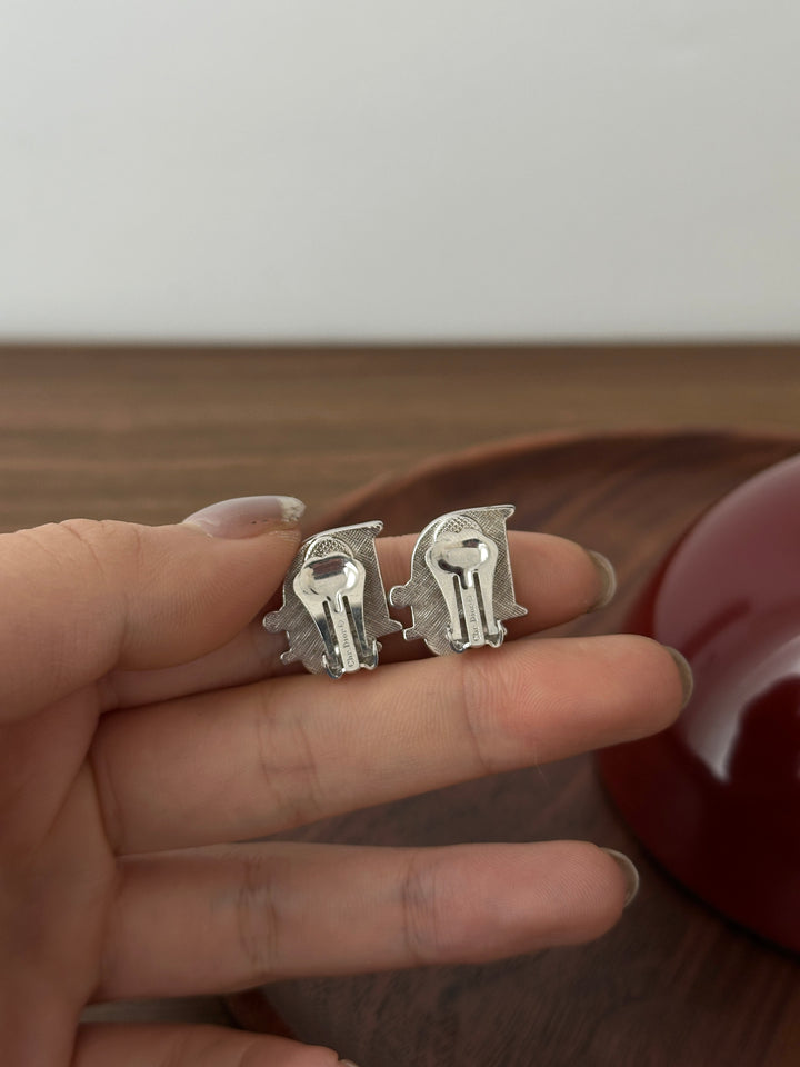 DIOR Crystal Logo Earrings – Sparkling Letter Design × Chic & Versatile ✨