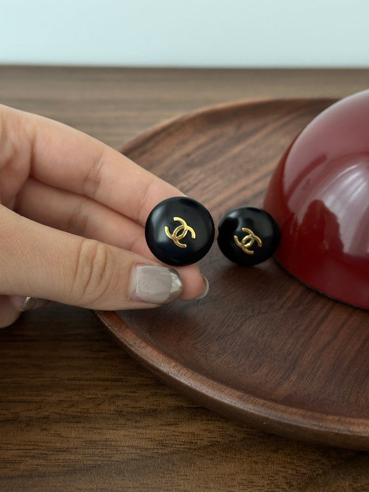 DIOR Crystal Logo Earrings – Sparkling Letter Design × Chic & Versatile ✨