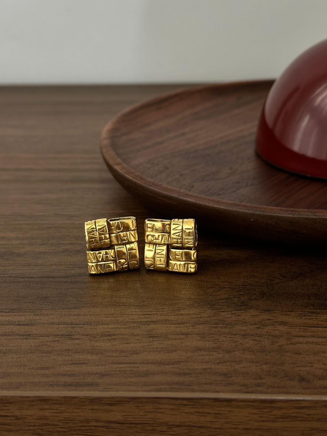 CHANEL Vintage Gold 3D Logo Earrings｜Engraved Texture × Sculptural Design × Retro Statement✨