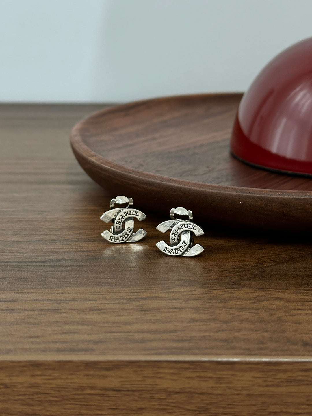 CHANEL Vintage Silver “CHANEL PARIS” Crest Earrings｜Statement Silver × Retro Parisian Vibes × Clip-On Comfort✨ "