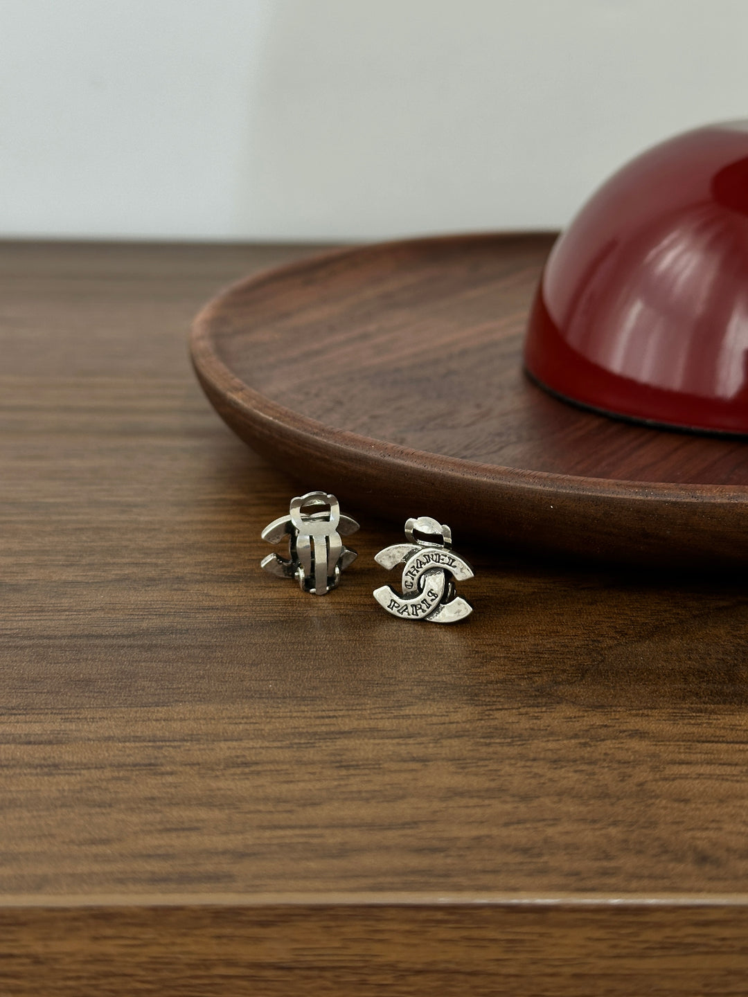 CHANEL Vintage Silver “CHANEL PARIS” Crest Earrings｜Statement Silver × Retro Parisian Vibes × Clip-On Comfort✨ "