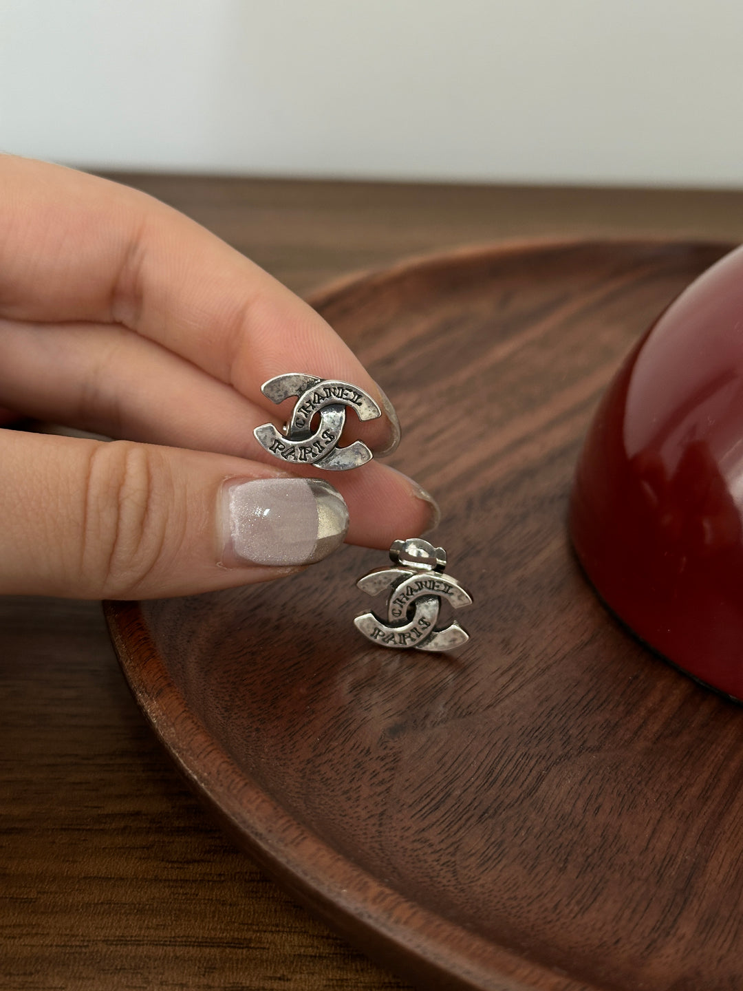 CHANEL Vintage Silver “CHANEL PARIS” Crest Earrings｜Statement Silver × Retro Parisian Vibes × Clip-On Comfort✨ "