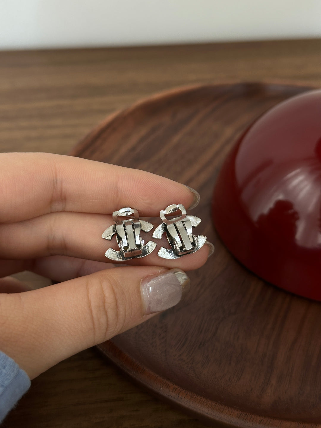 CHANEL Vintage Silver “CHANEL PARIS” Crest Earrings｜Statement Silver × Retro Parisian Vibes × Clip-On Comfort✨ "