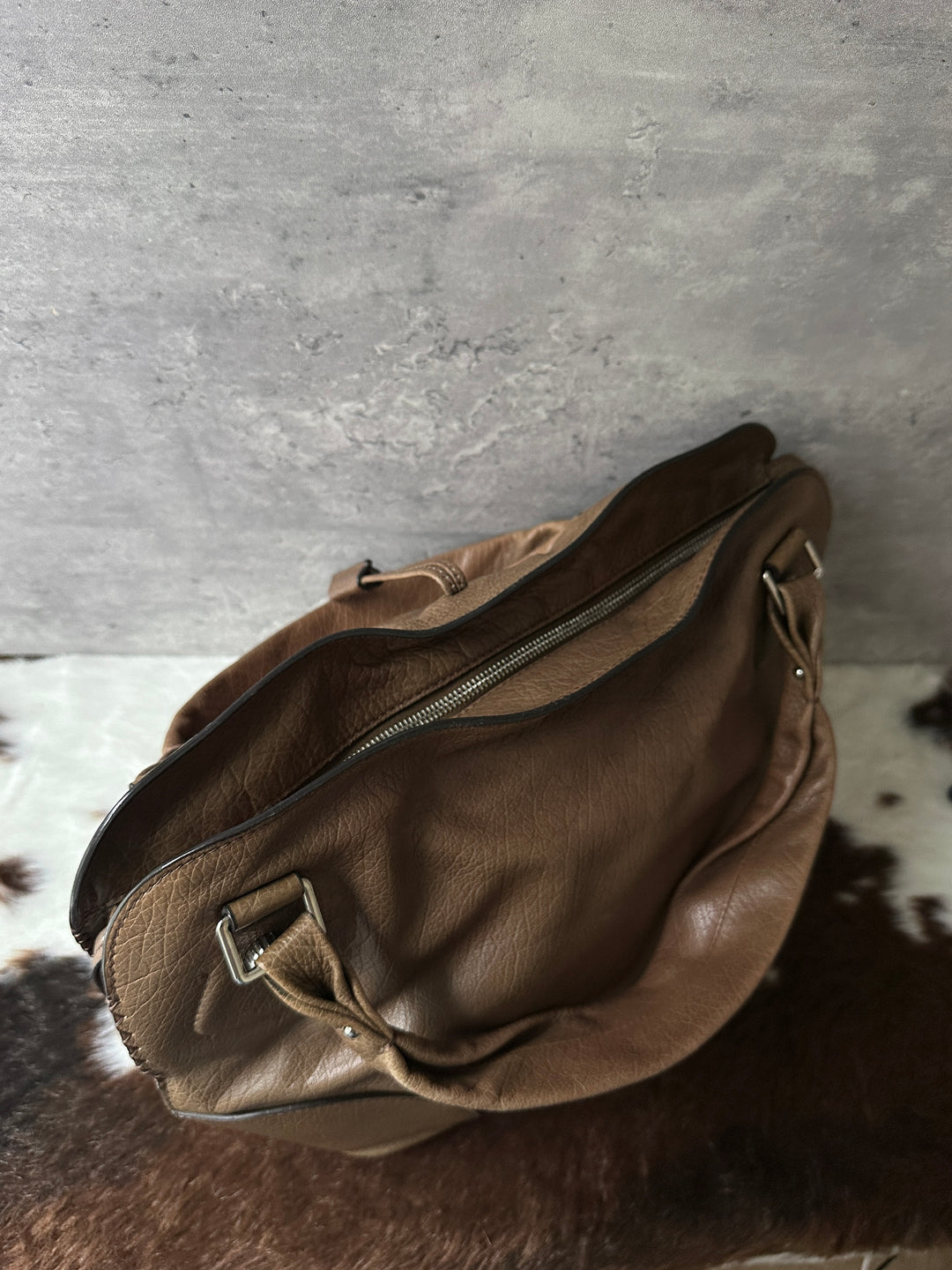 Celine Leather Horse Carriage Hobo Bag 🩶｜Soft Grained Leather｜Iconic Carriage Charm｜Everyday Spacious Design