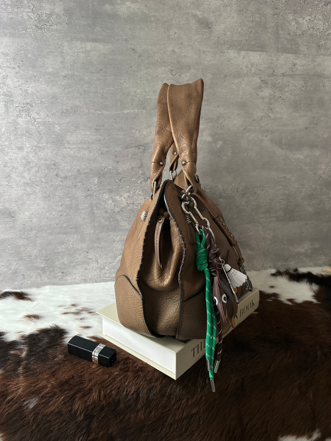 Celine Leather Horse Carriage Hobo Bag 🩶｜Soft Grained Leather｜Iconic Carriage Charm｜Everyday Spacious Design