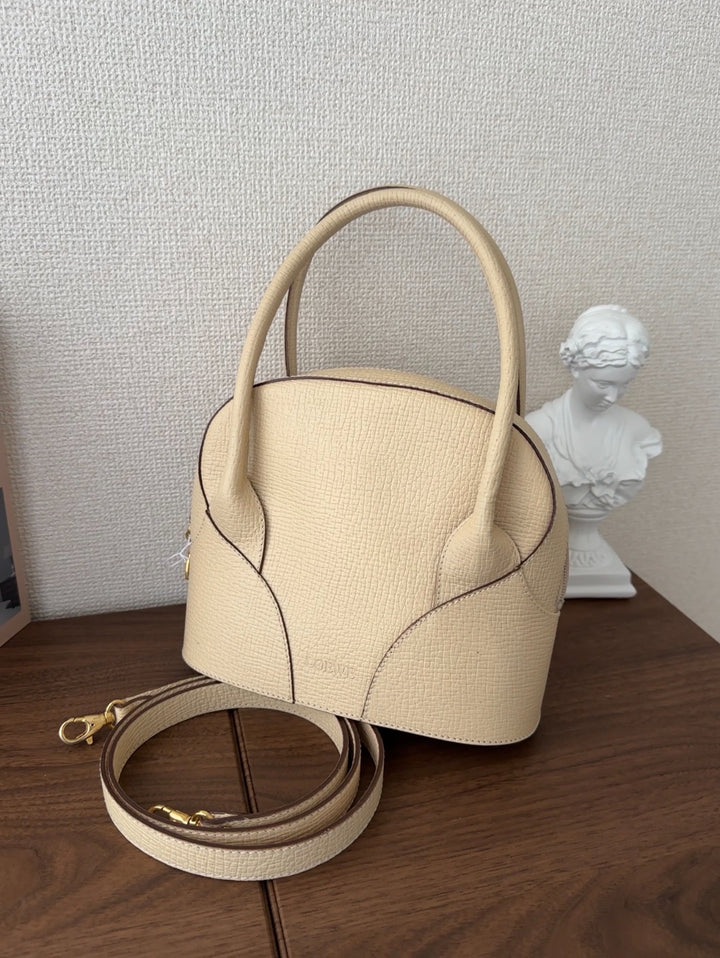 LOEWE Vintage Shell Bag 🤍✨ Small Size with Strap