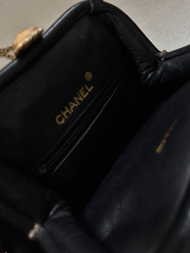 CHANEL CC Shell Kisslock Chain Bag 🖤✨ Rare Vintage Gem