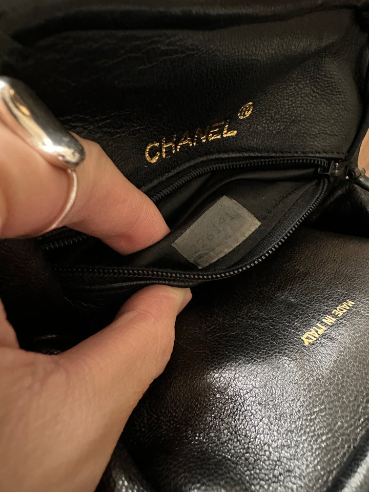 CHANEL CC Shell Kisslock Chain Bag 🖤✨ Rare Vintage Gem