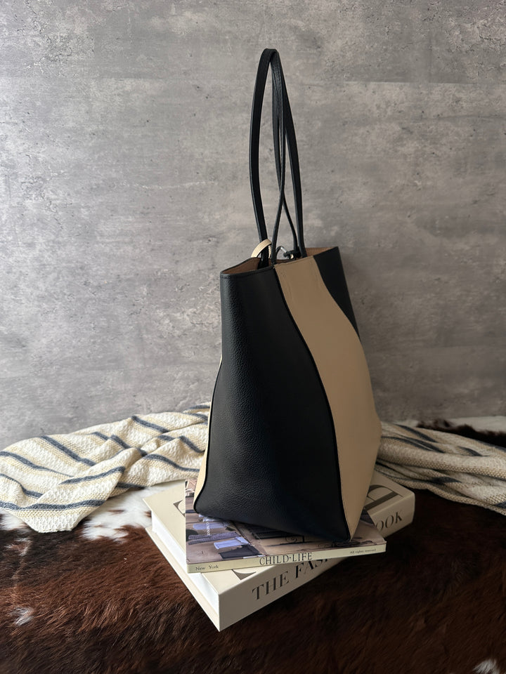 Louis Vuitton Lockme Bicolor Tote Bag 🖤｜Bicolor Calf Leather｜Statement LV Turn-Lock｜Fits A Laptop