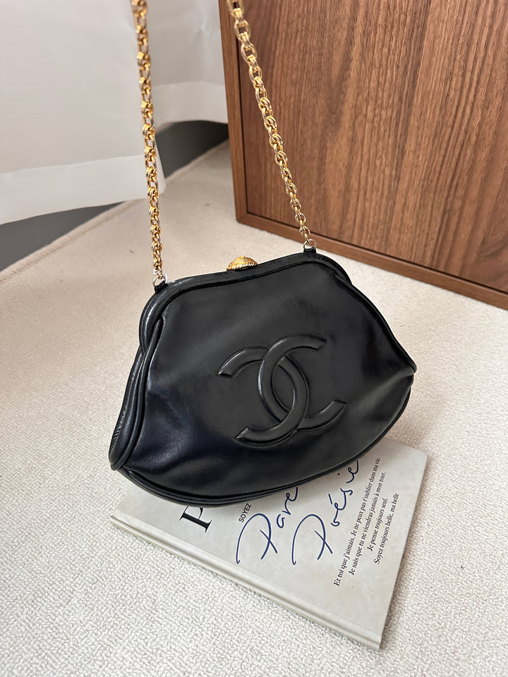 CHANEL CC Shell Kisslock Chain Bag 🖤✨ Rare Vintage Gem
