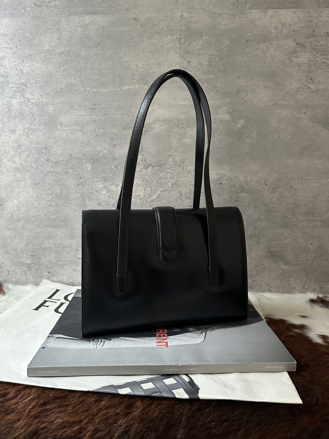 GUCCI Shoulder Bag 🖤✨｜Structured Silhouette × Minimal Gold Hardware × Long Shoulder Straps