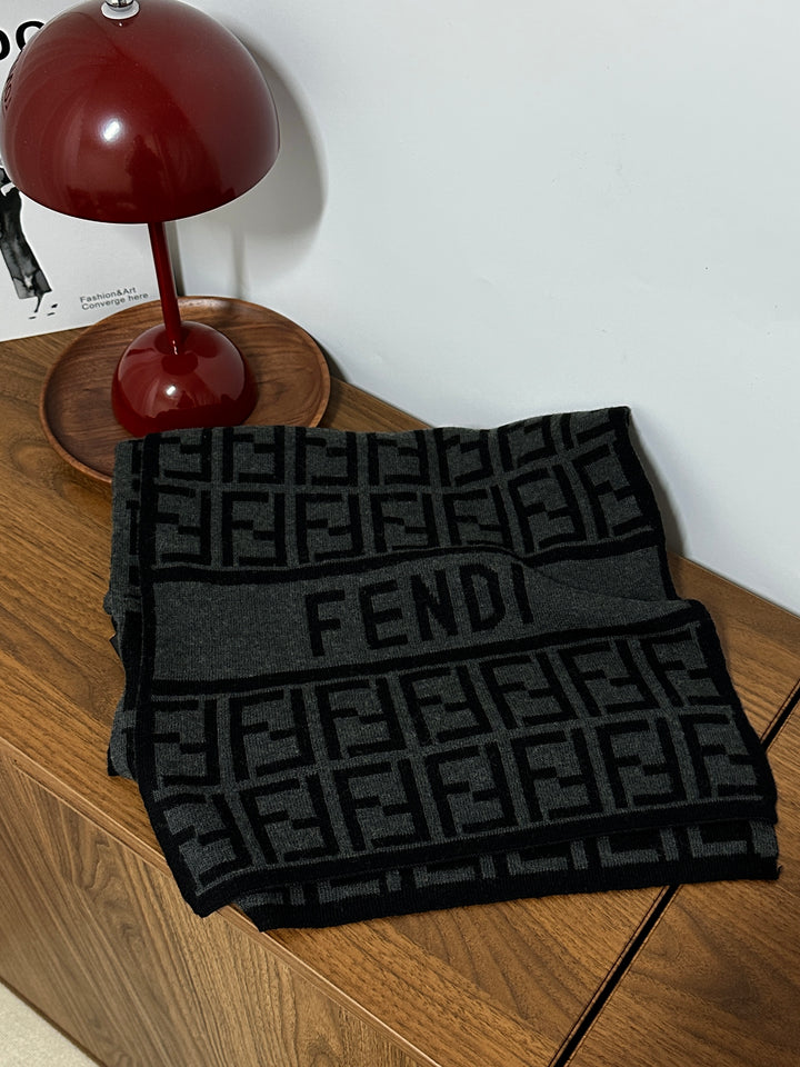 FENDI FF Monogram Knit Scarf｜Classic Double-F Pattern × Winter Essential × Versatile Charcoal Tone