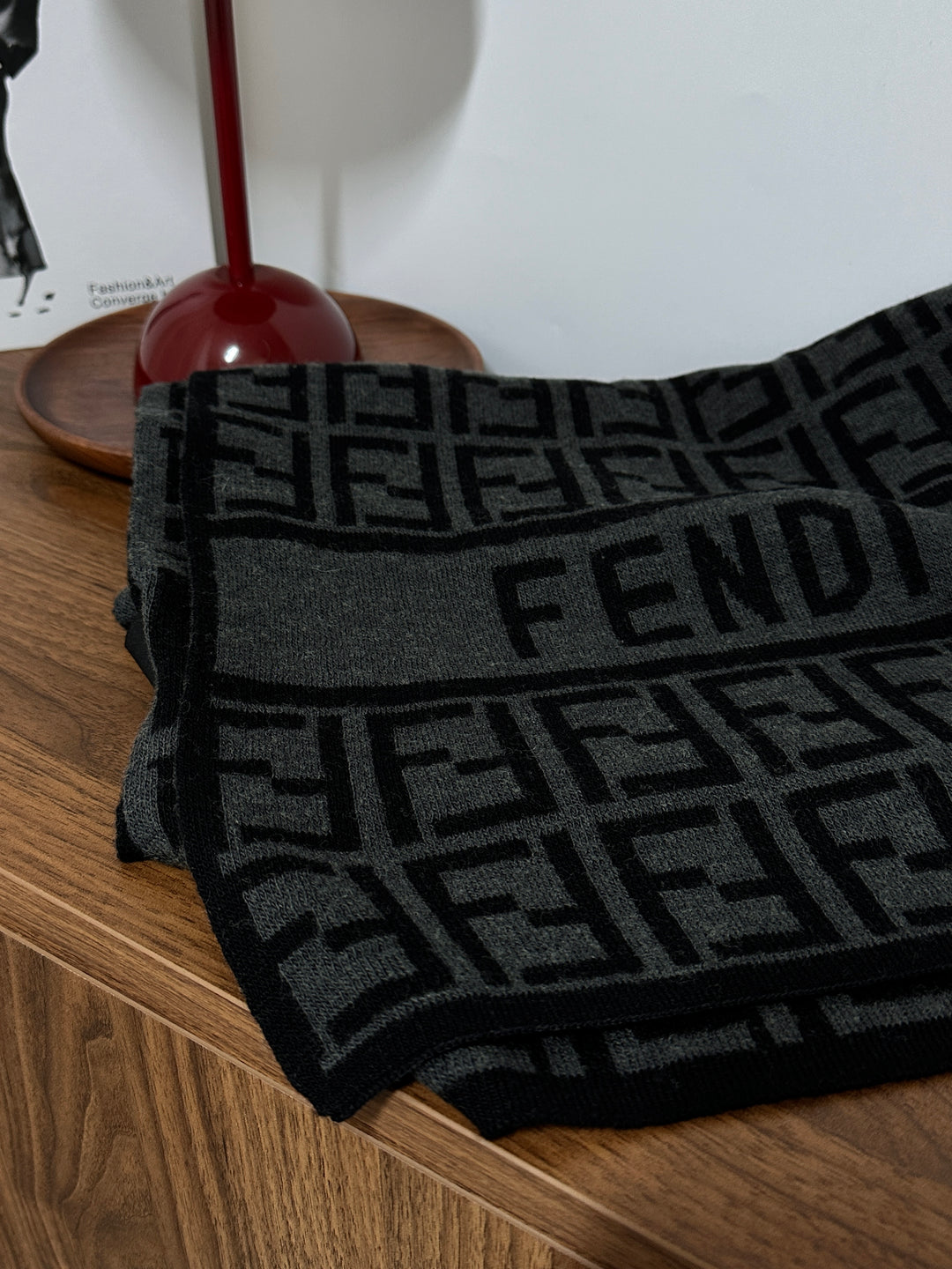 FENDI FF Monogram Knit Scarf｜Classic Double-F Pattern × Winter Essential × Versatile Charcoal Tone
