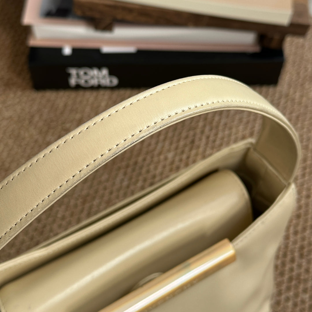 GIVENCHY Cream Leather One-Shoulder Bag 🤍｜Soft Cream Leather × Sculptural Handle × Minimal Vintage Elegance✨