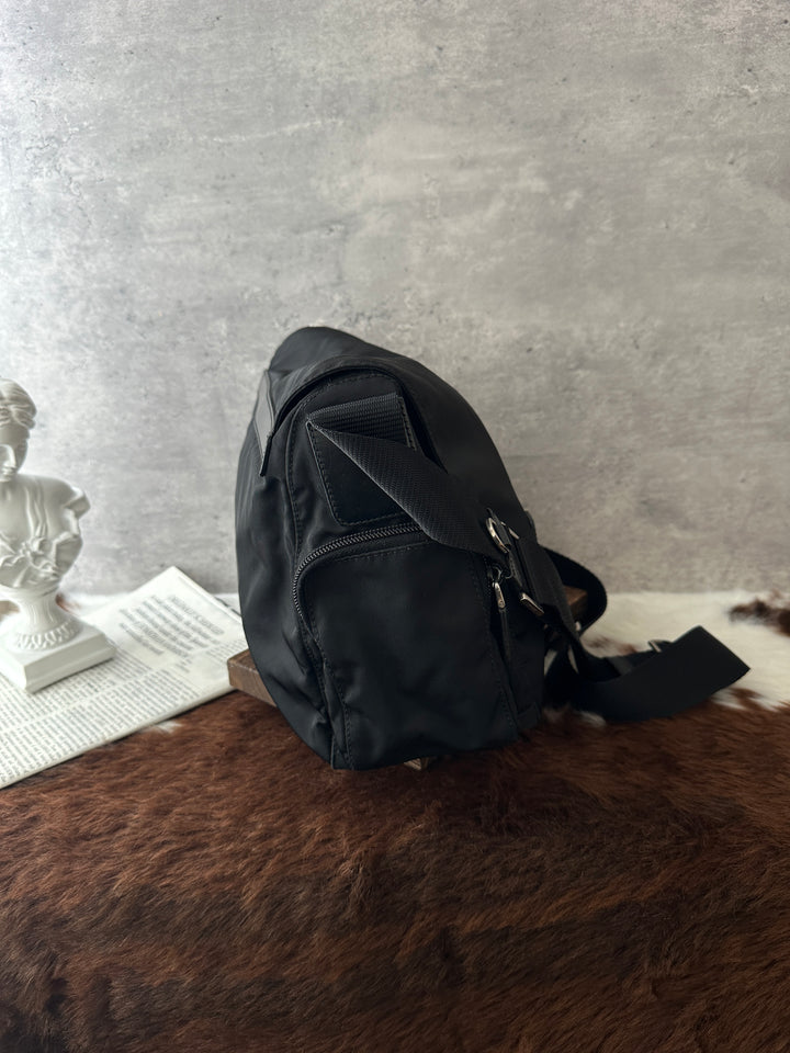 PRADA Nylon Messenger Bag ✨🖤｜Lightweight Nylon × Multi-Pocket Storage × Unisex Design