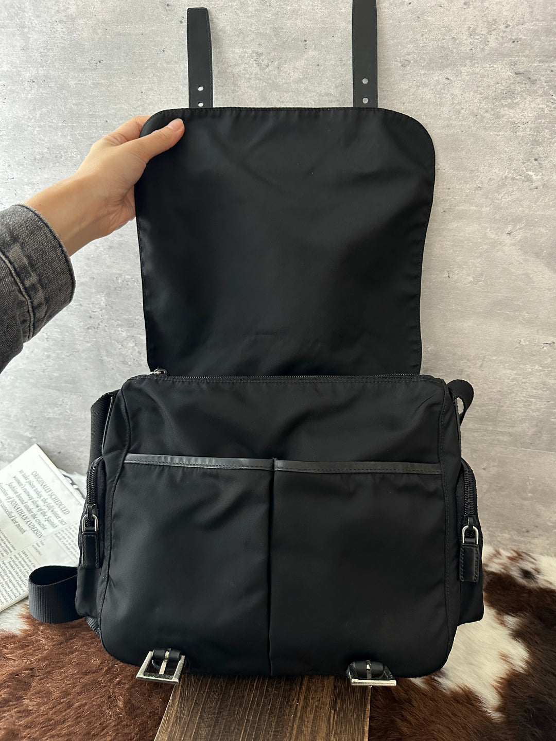 PRADA Nylon Messenger Bag ✨🖤｜Lightweight Nylon × Multi-Pocket Storage × Unisex Design