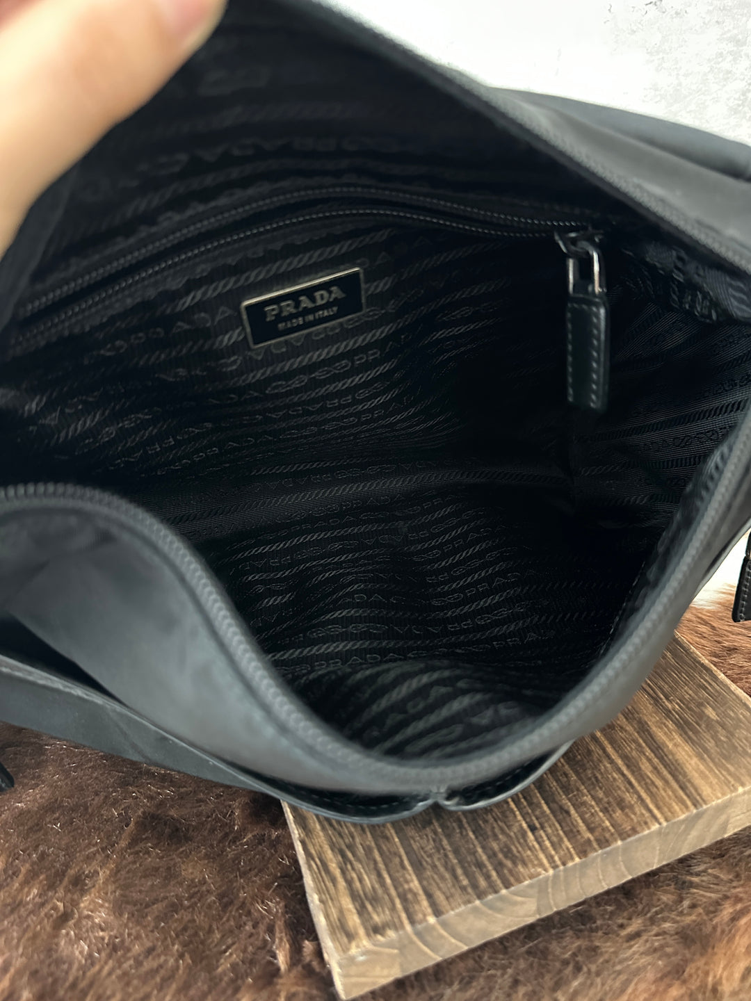 PRADA Nylon Messenger Bag ✨🖤｜Lightweight Nylon × Multi-Pocket Storage × Unisex Design