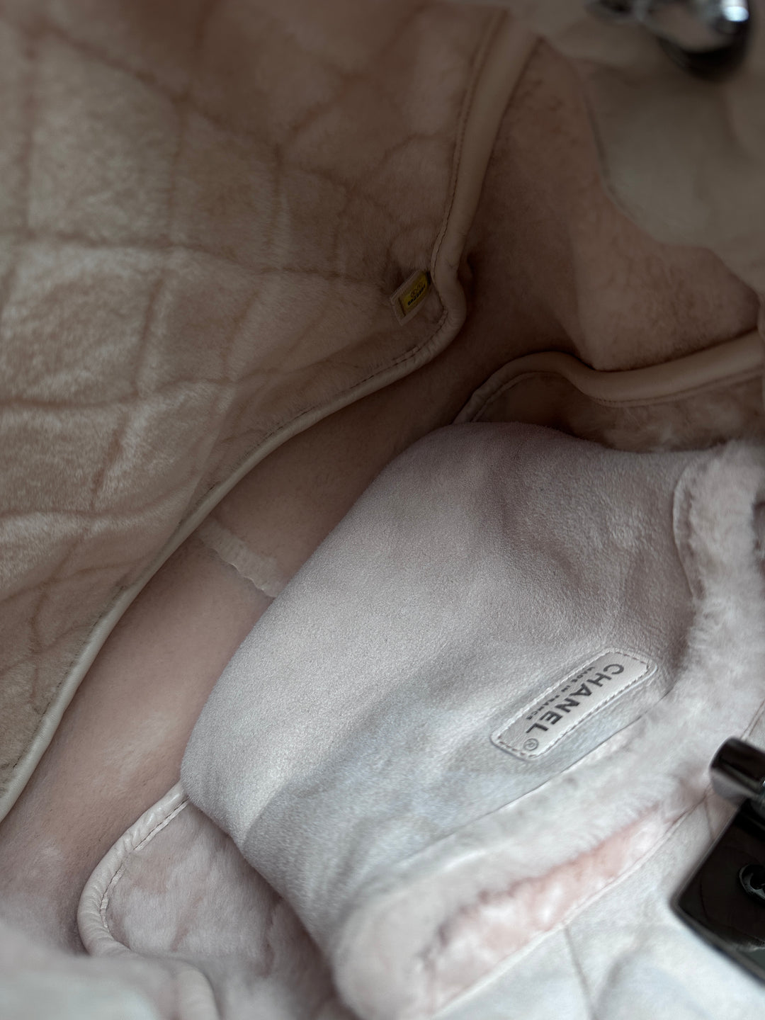 CHANEL Shearling Tote Bag with 2.55 Silver Turnlock – Cream White × Full Shearling Interior