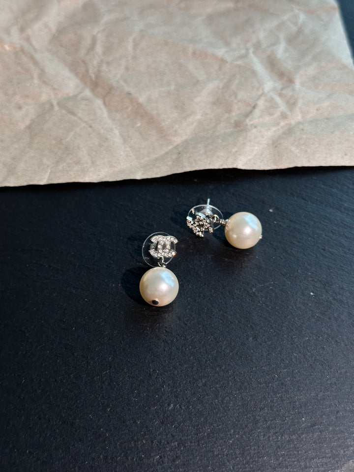 CHANEL CC Crystal &amp; Pearl Stud Earrings ✨｜Elegant Full-Set Collectible