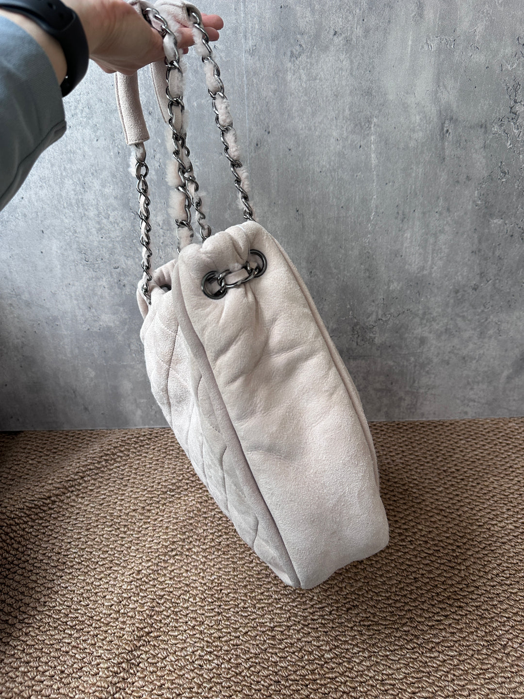 CHANEL Shearling Tote Bag with 2.55 Silver Turnlock – Cream White × Full Shearling Interior