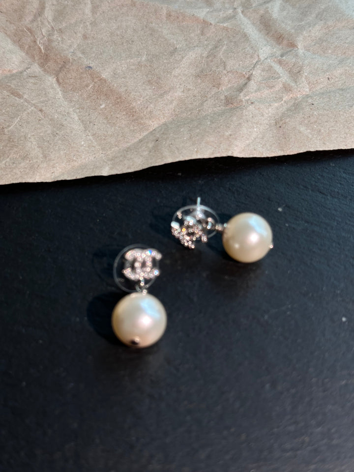 CHANEL CC Crystal &amp; Pearl Stud Earrings ✨｜Elegant Full-Set Collectible