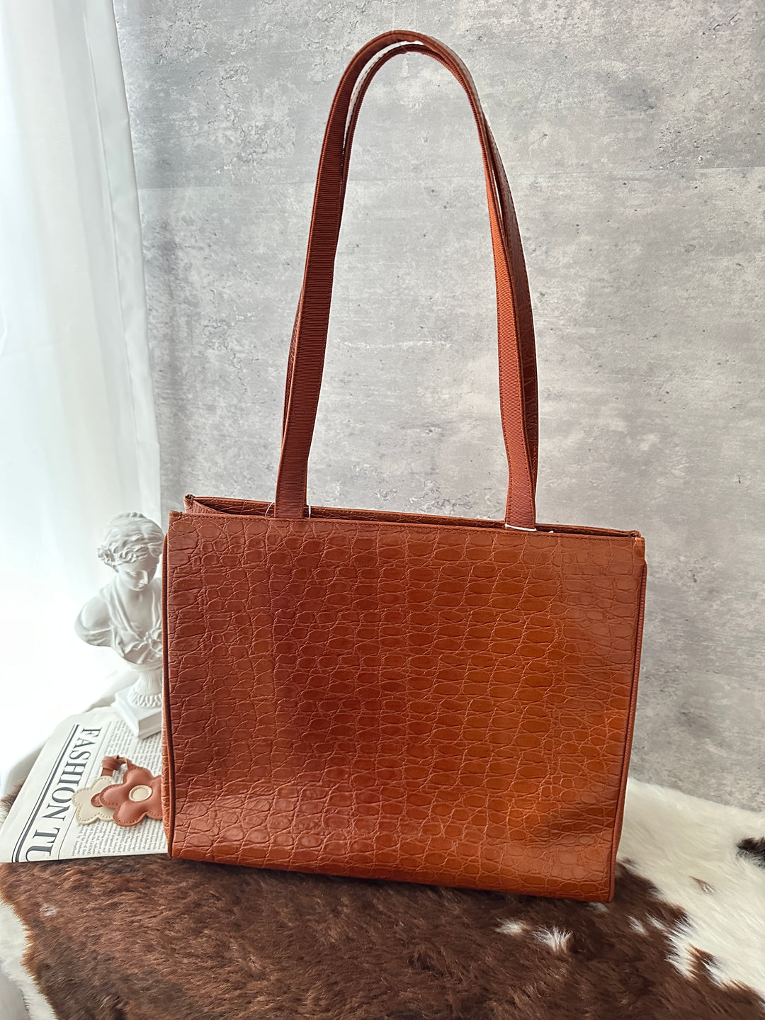FERRAGAMO Croc-Embossed Tote Bag 🤎🧡｜Croc-Embossed Leather × Gancini Detail × Laptop-Friendly Capacity