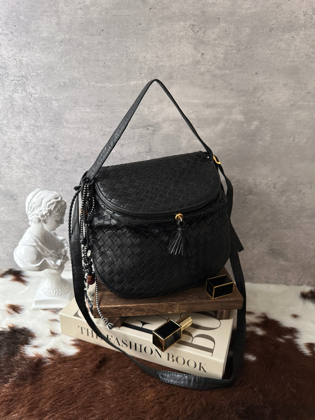 Bottega Veneta Intrecciato Crossbody Bag ✨｜Vintage Style｜Adjustable Strap｜Spacious Design