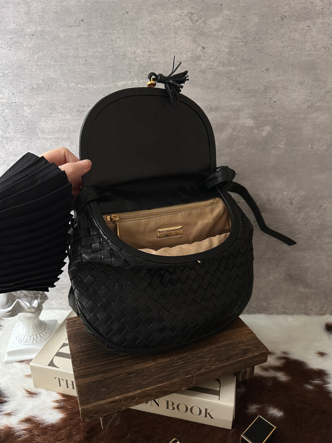 Bottega Veneta Intrecciato Crossbody Bag ✨｜Vintage Style｜Adjustable Strap｜Spacious Design