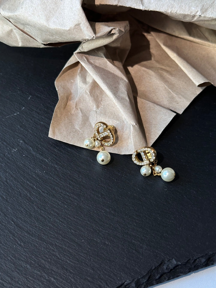DIOR CD Logo Drop Pearl Earrings ✨｜Elegant Gold & Pearl Fusion