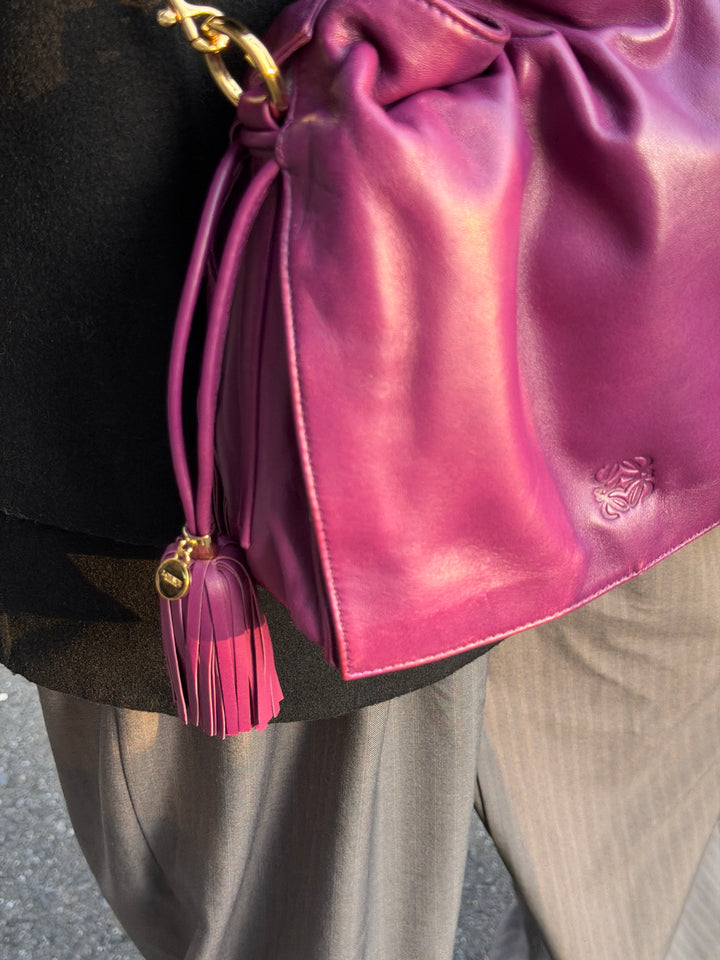Loewe Lambskin Drawstring Bag 💜｜Soft Lambskin Leather × Elegant Vintage Style × Versatile Carry