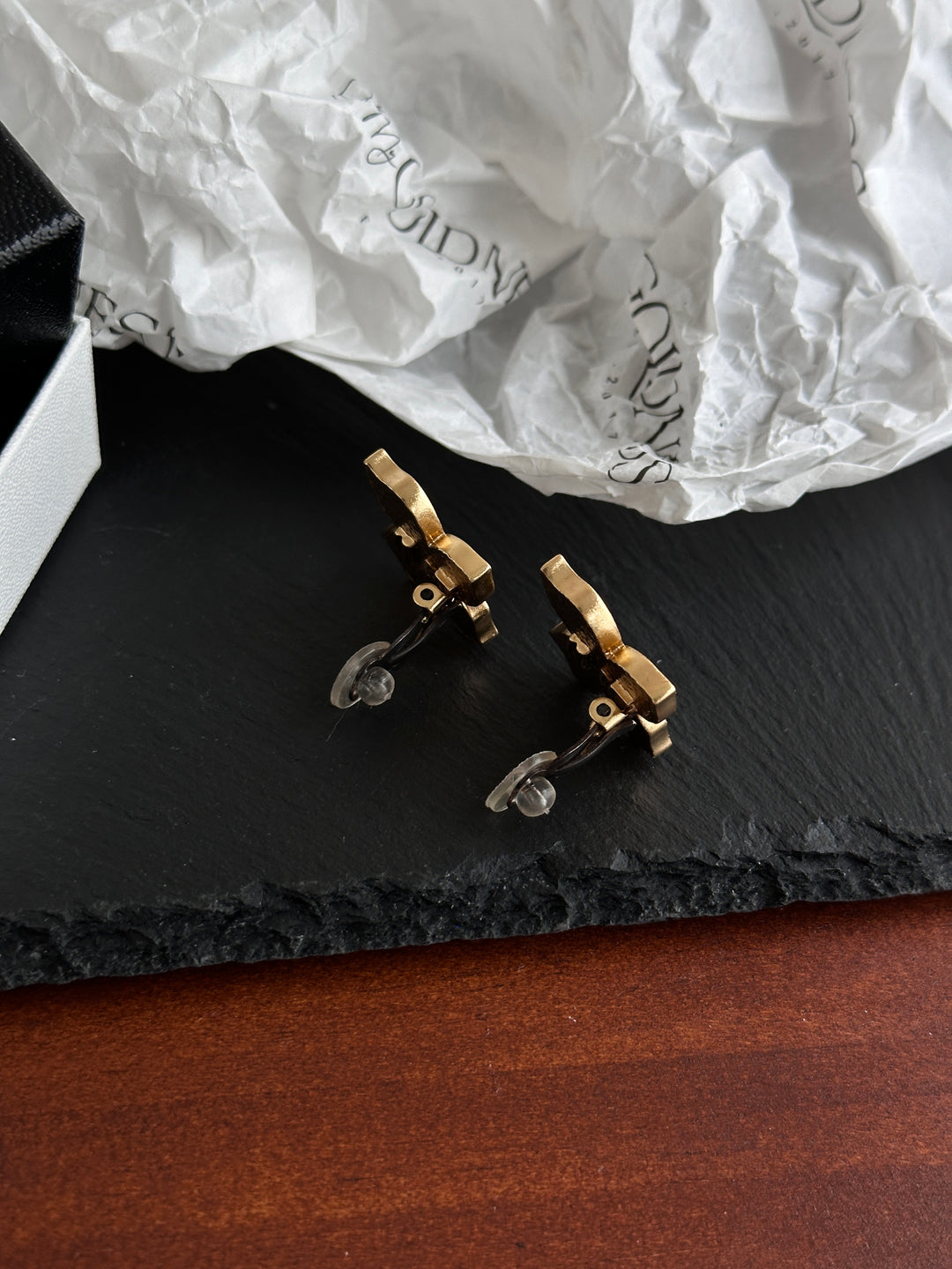 DIOR Crystal Tag Necklace – Paved Pendant × Elongated Chain Links