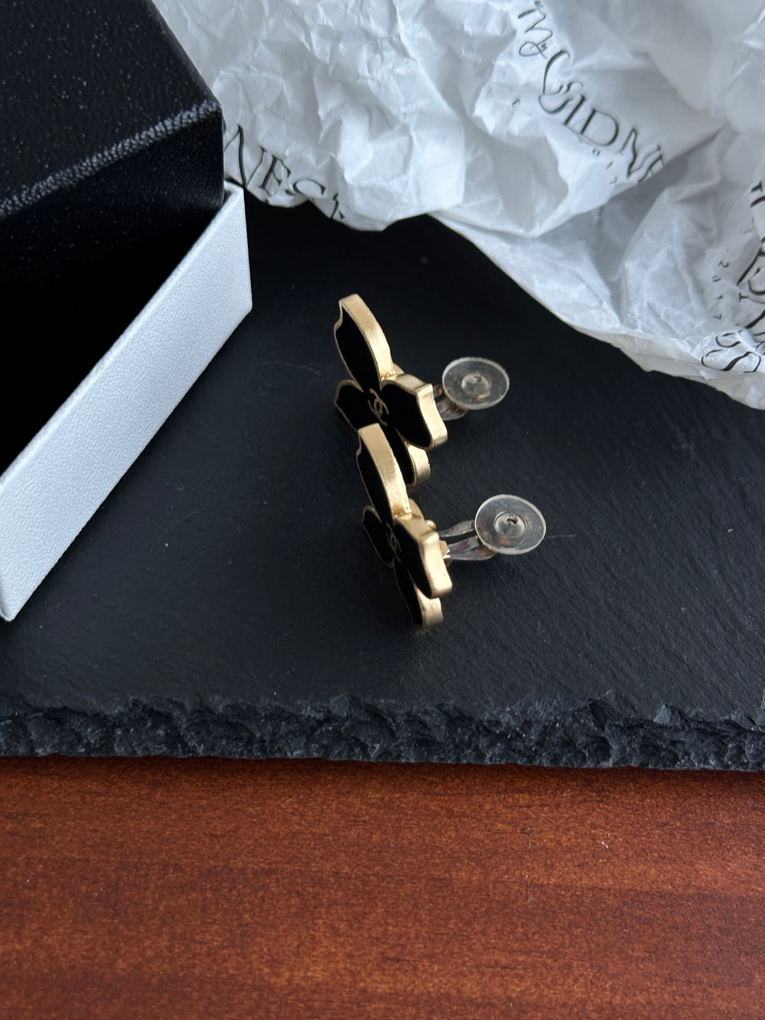 DIOR Crystal Tag Necklace – Paved Pendant × Elongated Chain Links