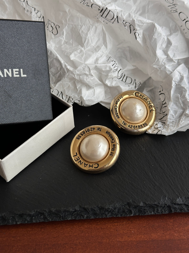 CHANEL Gold-Rimmed Pearl Clip-On Earrings – Rue Cambon Edition