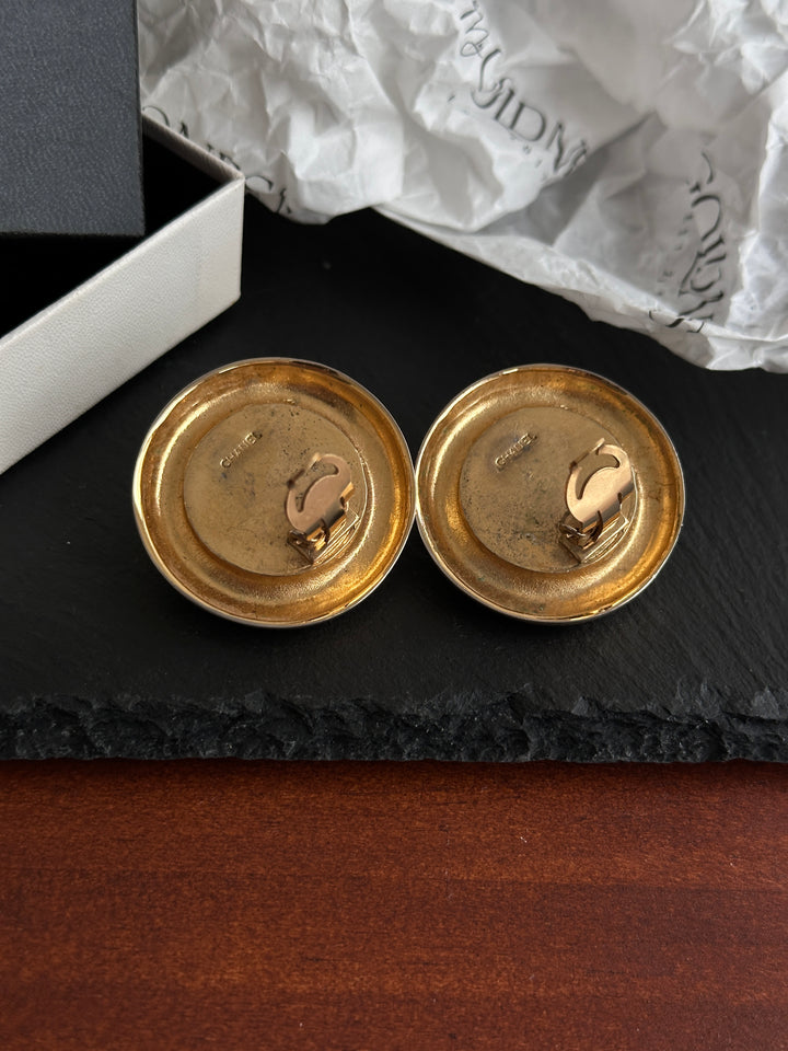 CHANEL Gold-Rimmed Pearl Clip-On Earrings – Rue Cambon Edition