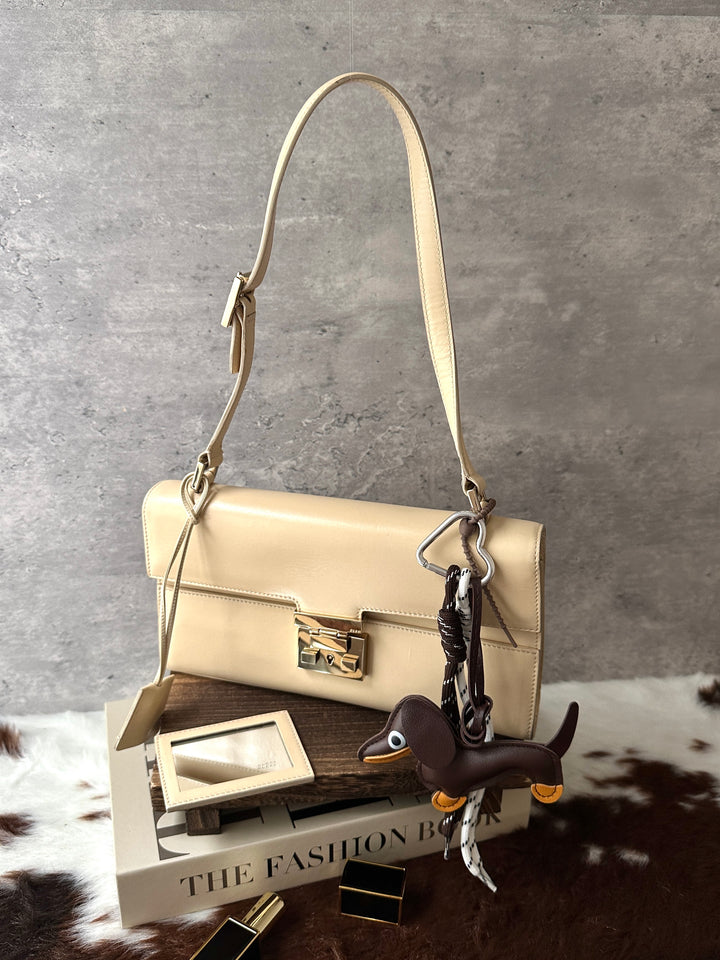 Gucci Cream Baguette Bag 🧁｜Mirror Included｜Minimal Chic｜Easy to Style