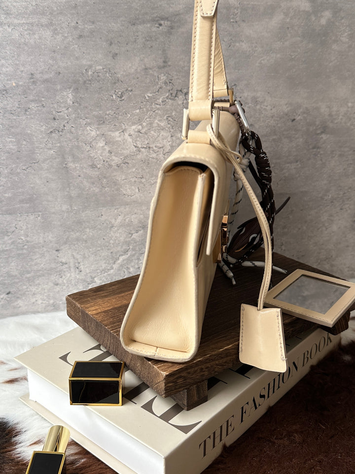 Gucci Cream Baguette Bag 🧁｜Mirror Included｜Minimal Chic｜Easy to Style