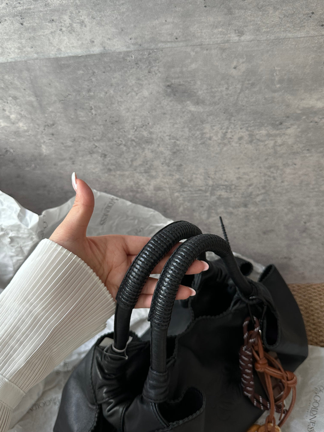 LOEWE Nappa Leather Cloud Bag (Small)｜Timeless Black Charm