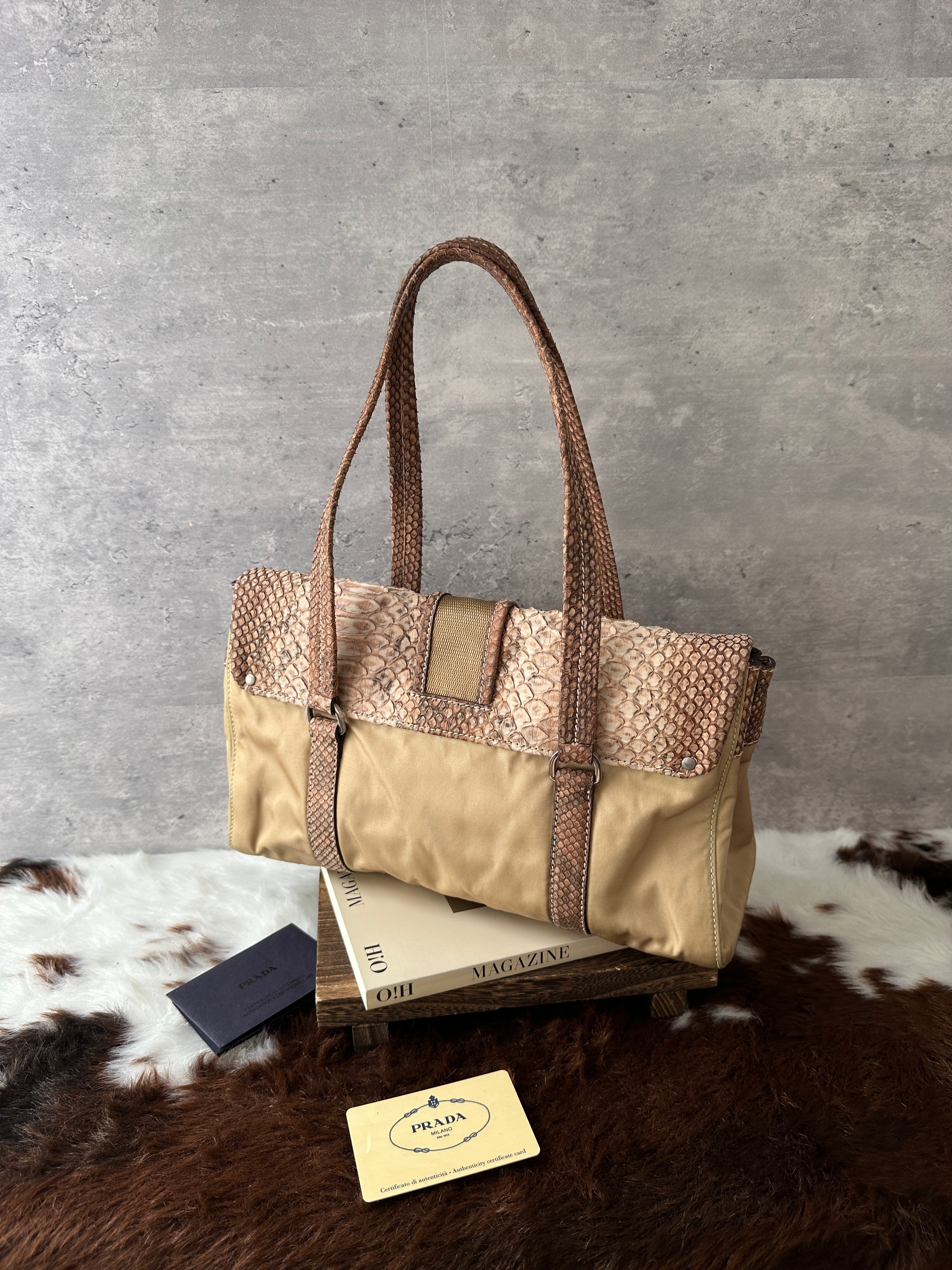 バッグ PRADA TESSUTO NYLON LOGO PYTHON TOTE BAG Prada Python Trim Nylon Tote Bag 🤎｜Textured Finish｜Lightweight