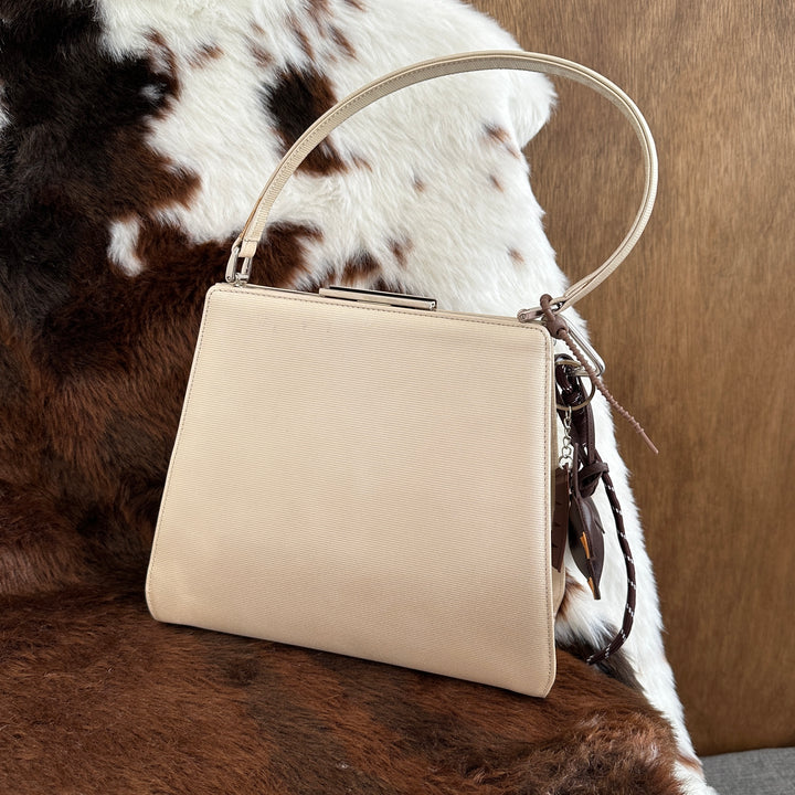 Valentino Garavani Ivory Leather Shoulder Bag 🤍｜Elegant Ivory Tone × Vintage Frame Closure × Structured Silhouette✨