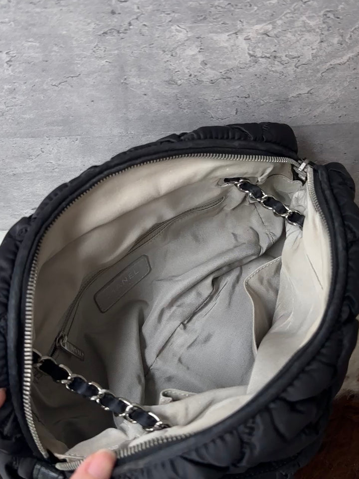 Chanel Puffy Nylon Hobo Bag 🤍🖤｜Puffy Quilted Design｜Lightweight Feel｜Easy-Care Nylon