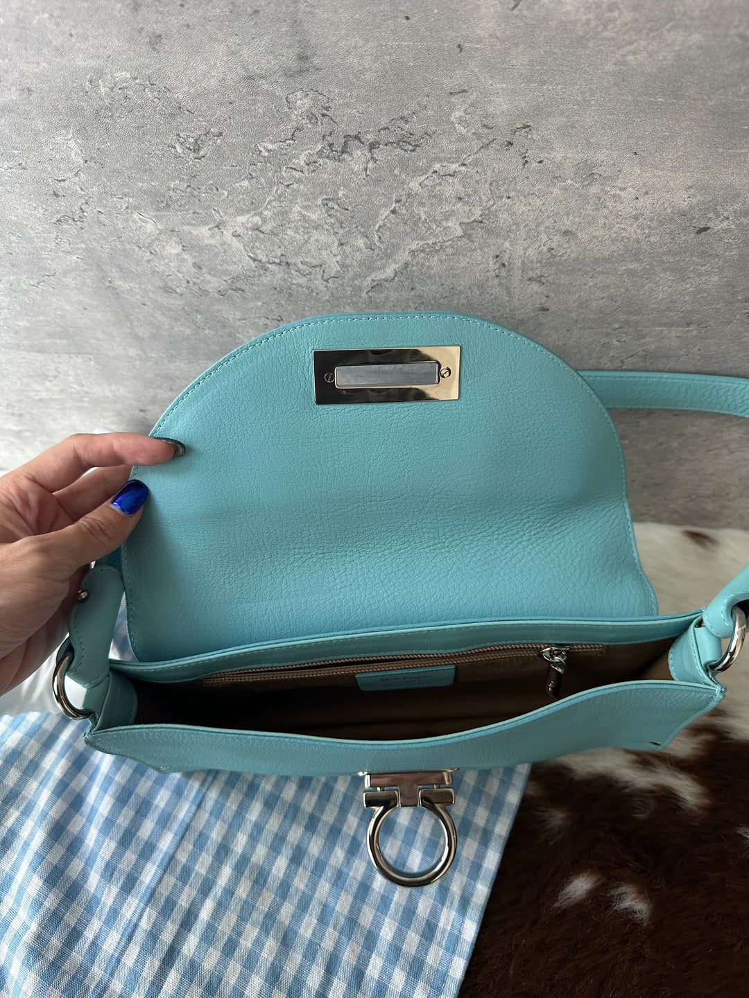 FERRAGAMO Gancini Shoulder Bag 🩵✨｜Aqua Blue × Silver Gancini × Vintage Elegance