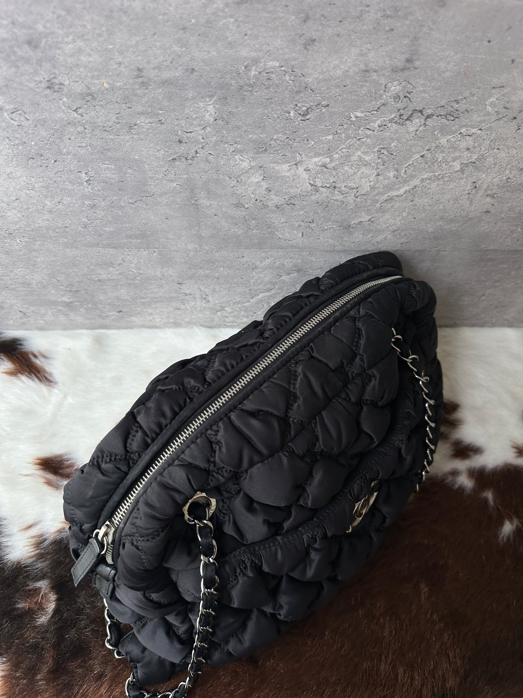 Chanel Puffy Nylon Hobo Bag 🤍🖤｜Puffy Quilted Design｜Lightweight Feel｜Easy-Care Nylon