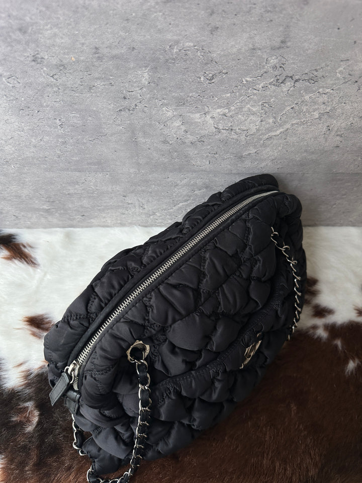 Chanel Puffy Nylon Hobo Bag 🤍🖤｜Puffy Quilted Design｜Lightweight Feel｜Easy-Care Nylon
