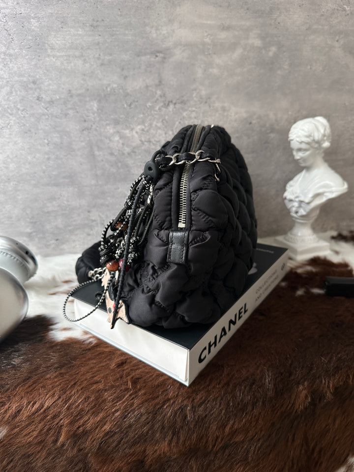 Chanel Puffy Nylon Hobo Bag 🤍🖤｜Puffy Quilted Design｜Lightweight Feel｜Easy-Care Nylon