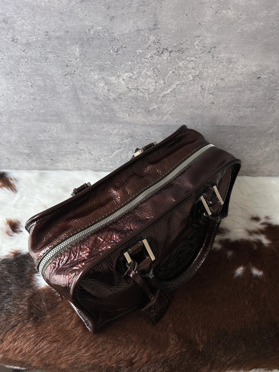 Loewe Small Amazona Bag 🖤❤️｜Glossy Patent Finish｜Iconic Anagram Detail｜Compact Collectible