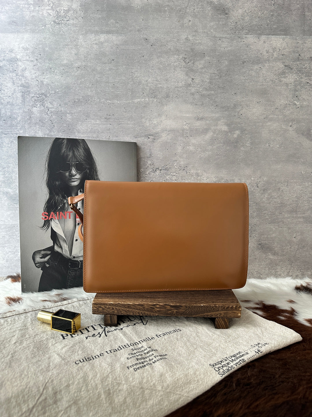 GUCCI Vintage Crossbody Bag 🤎🤍｜Minimal Design × Gold Turn-Lock × Timeless Brown
