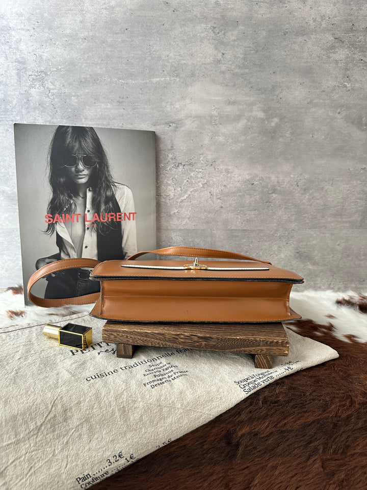 GUCCI Vintage Crossbody Bag 🤎🤍｜Minimal Design × Gold Turn-Lock × Timeless Brown