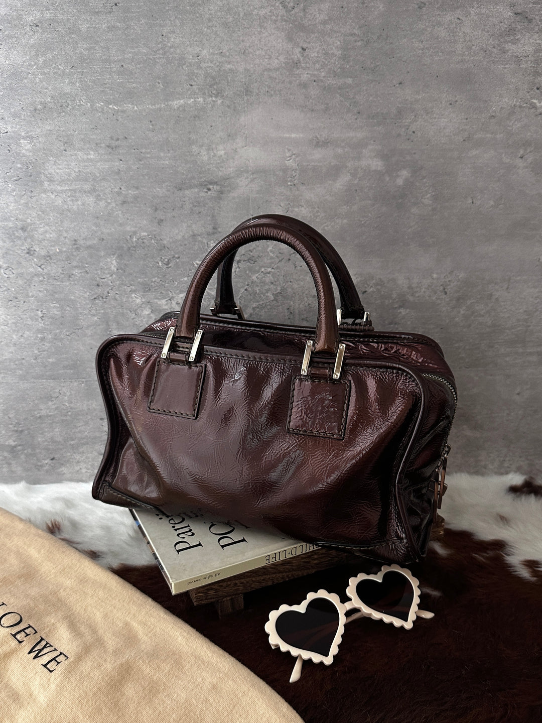 Loewe Small Amazona Bag 🖤❤️｜Glossy Patent Finish｜Iconic Anagram Detail｜Compact Collectible