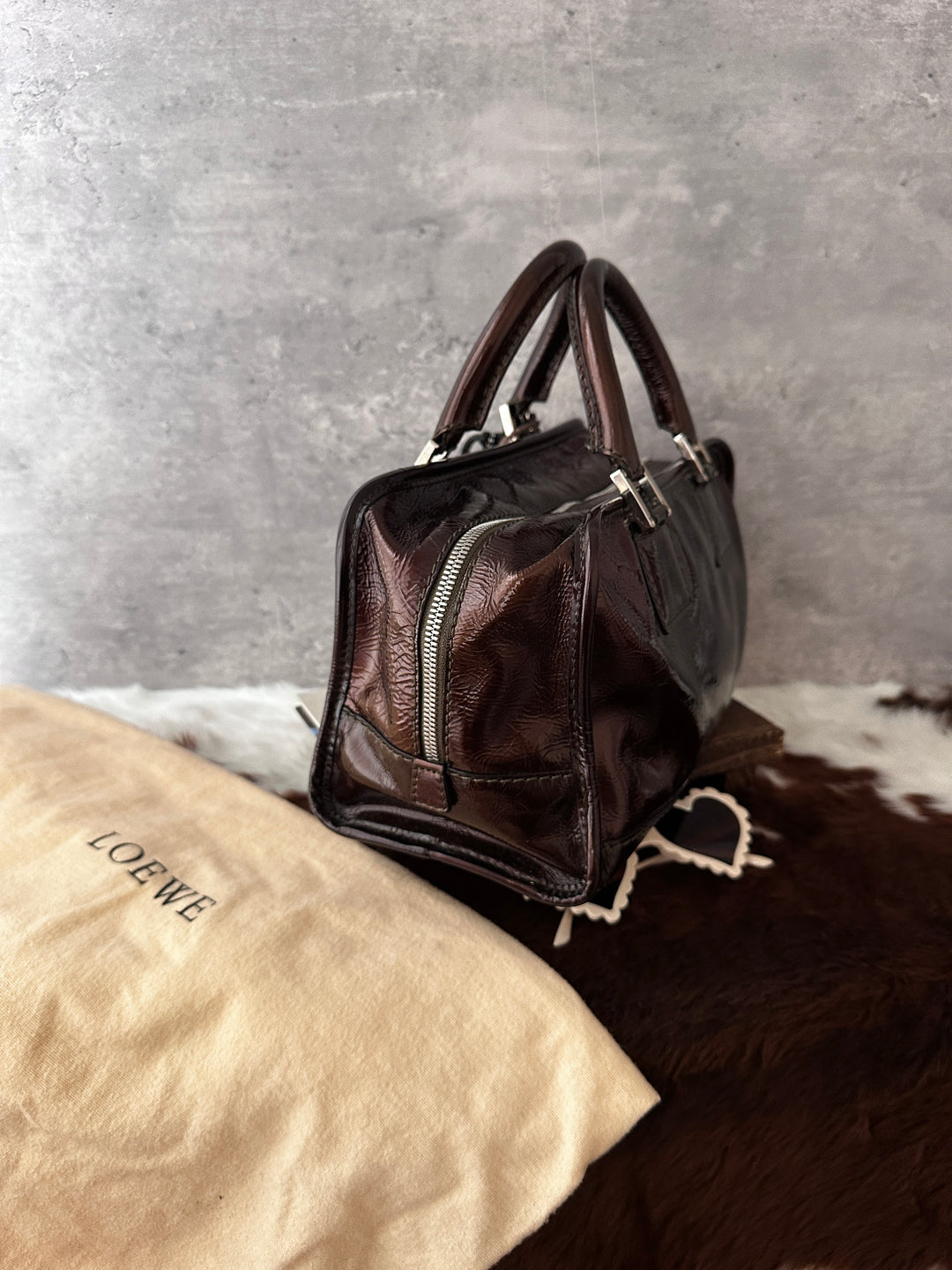 Loewe Small Amazona Bag 🖤❤️｜Glossy Patent Finish｜Iconic Anagram Detail｜Compact Collectible